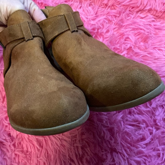 Indigo Rd. tan pointed toe cross buckle strap zip closure booties size 9 - Picture 7 of 9